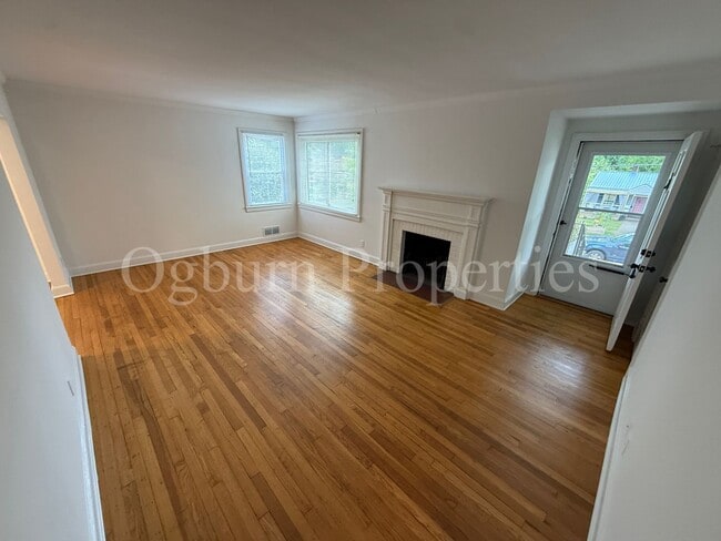 Photo - 2363 Jefferson Ave