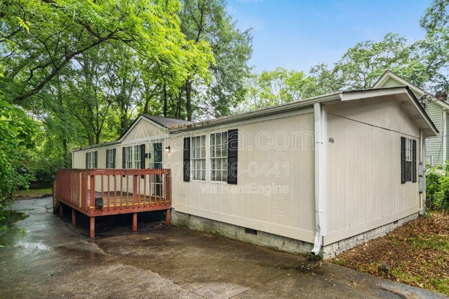 Building Photo - 1061 Center St NW