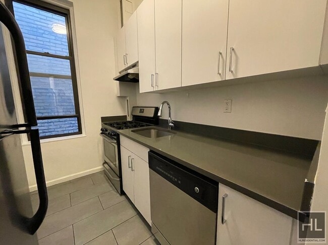 Building Photo - E 81st St Rental