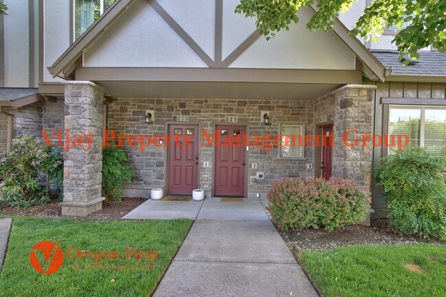 Photo - 825 NE Wheelock Pl
