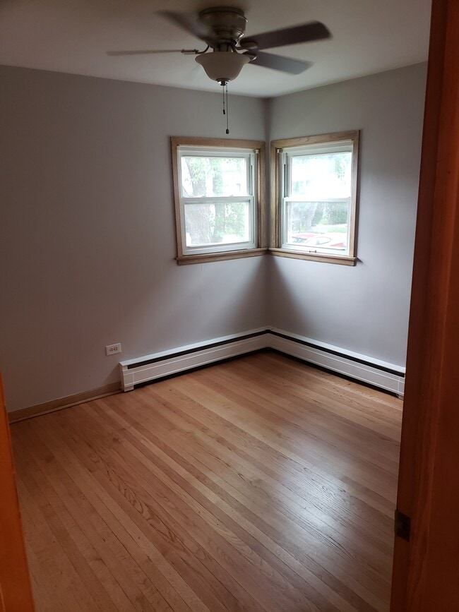 Building Photo - 2624 N 75th Ave Unit Elmwood Apartment