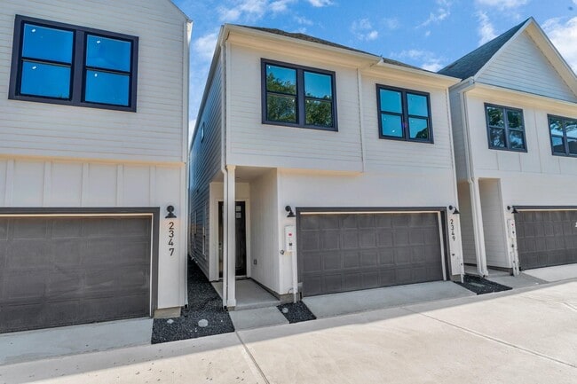 Photo - 2349 Hoskins Dr