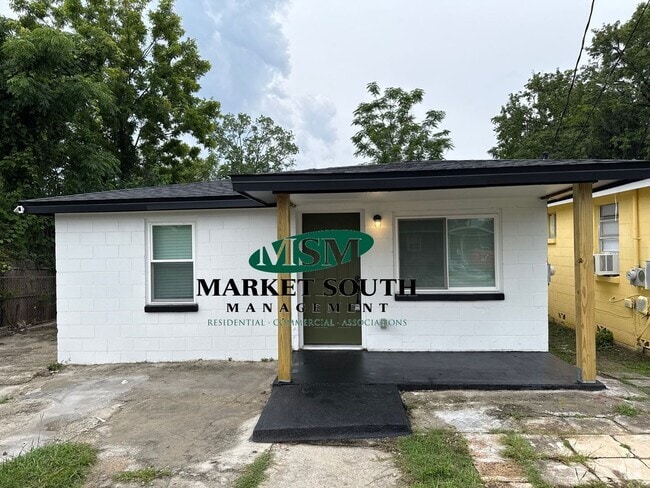 Building Photo - Charming Renovated 2BR/1BA Cottage in West... Rental