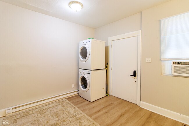 1546 E 10th St Unit 5