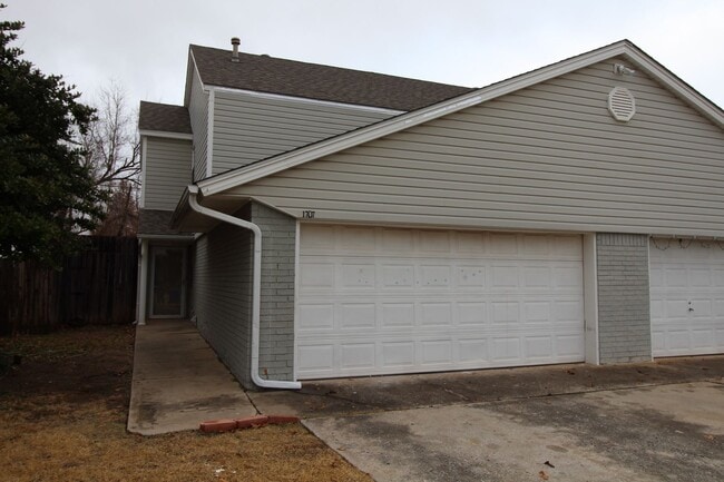 Photo - 1707 Jennifer Cir Unit 1707