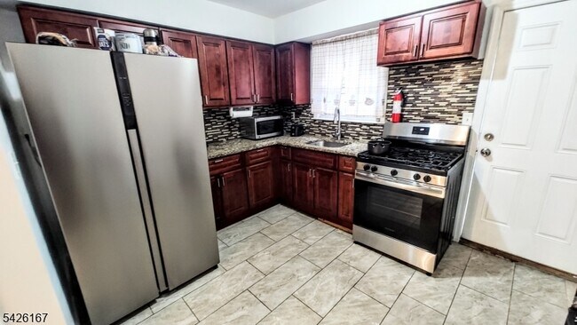 Photo - 8 Van Nostrand Ave