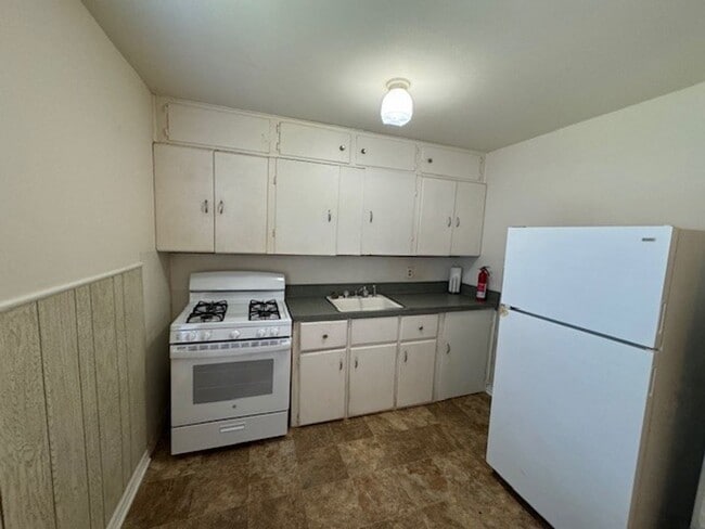 Photo - 2 bed, one bath in Norman with carport!