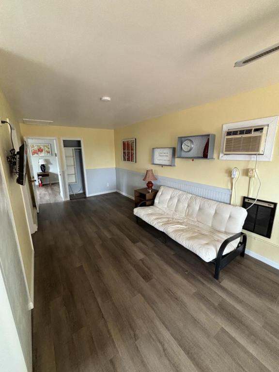 Photo - 1527 Cranfield Rd