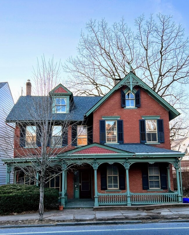 Building Photo - 718 Cattell St Unit Apartment 2 second floor