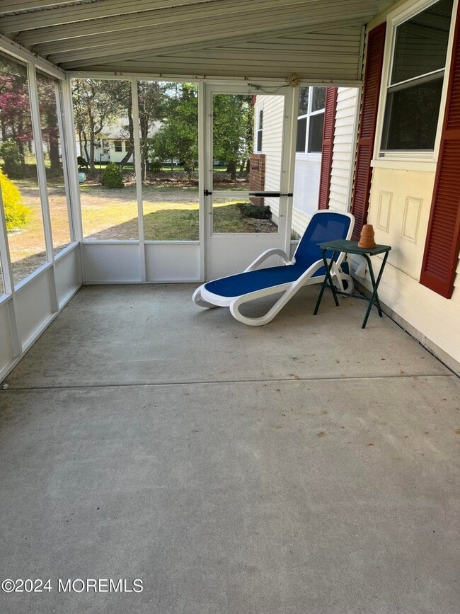 Large relaxing space - 7A Ivy St Unit A