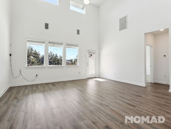 Photo - 272 Geminiflora Bend