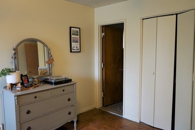 Photo - 715-719 W Madison St