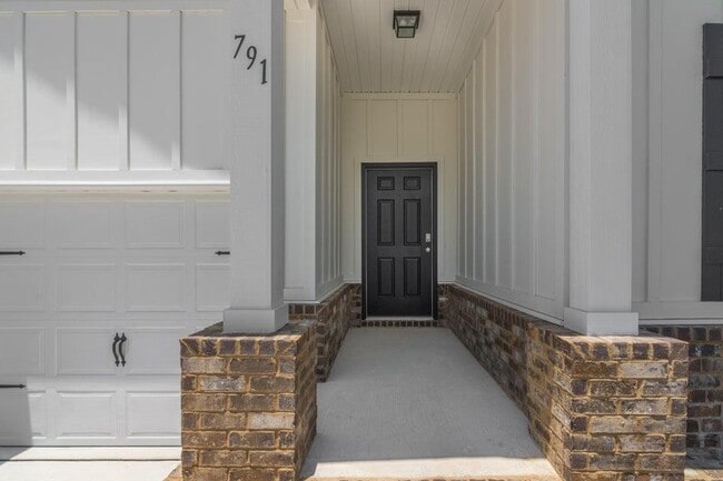 Photo - 791 Cornelia St