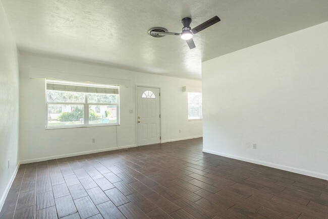 Photo - 106 N Kentucky Ave