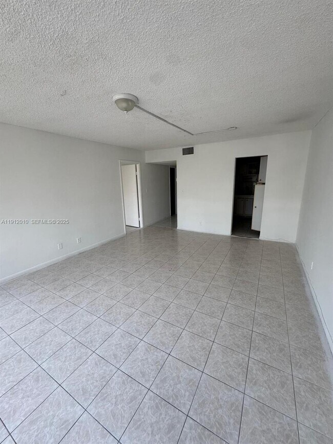 Photo - 2025 NE 164th St Unit 706
