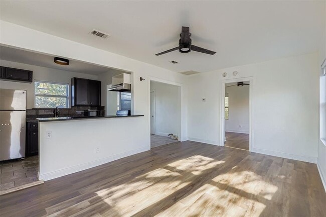 Photo - 1013 E 3rd St