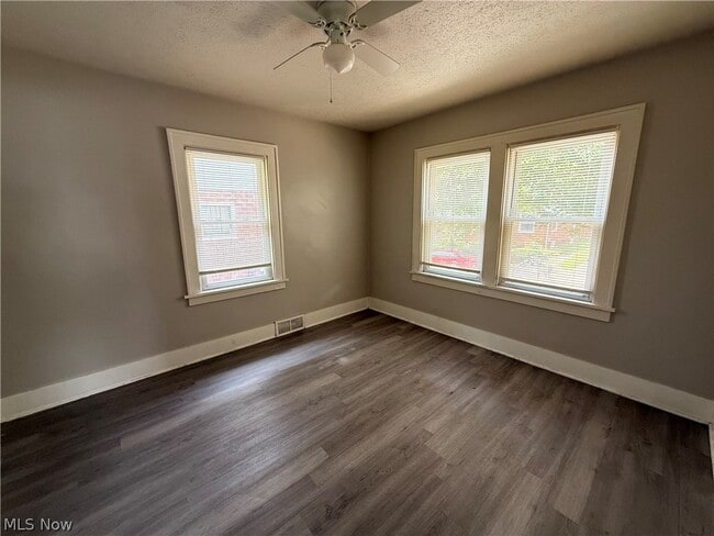 Photo - 283 Sobul Ave