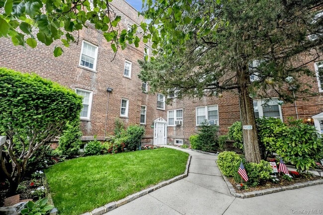 Building Photo - 1 Ash Pl Unit 1C