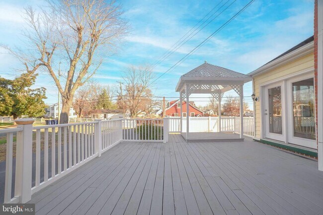 Photo - 23225 Hollywood Rd