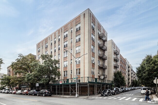 Photo - 680 W 204th St