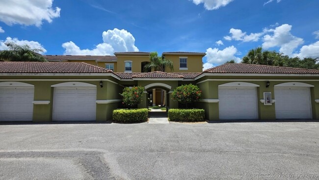 Building Photo - 5090 Fairways Cir Unit H105