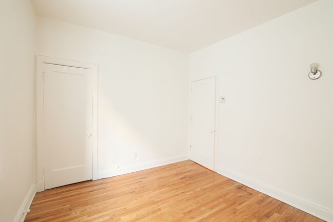 Photo - 2100 Rue du Fort Unit 102