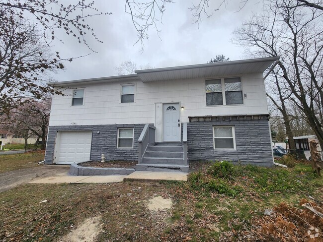 Building Photo - A Spacious 4 bedroom house for Rent !!!