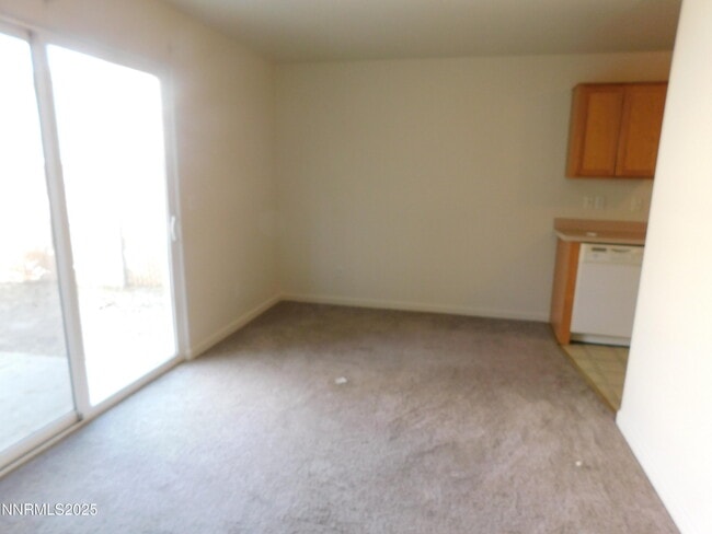 Photo - 685 Sunny Ln