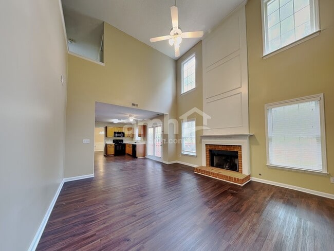 Photo - 601 Crossing Dr