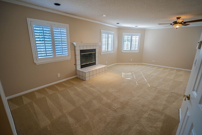 Photo - Valencia 4 Bedroom Home for Rent.