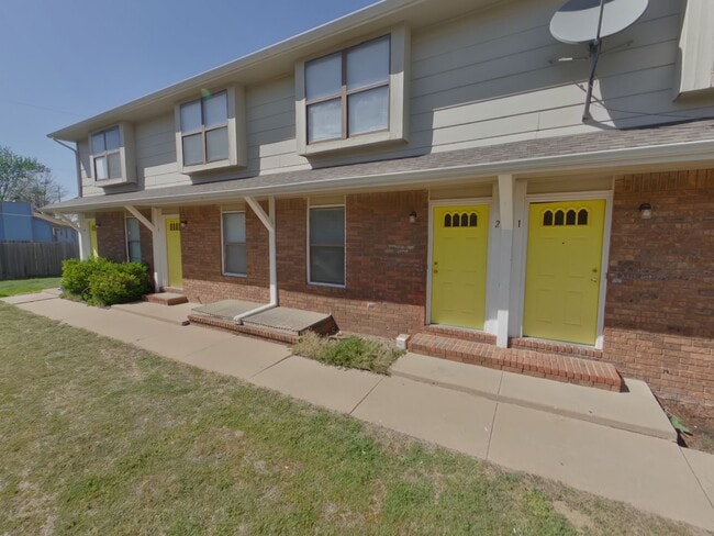 Building Photo - 3233 Illinois Apt #4