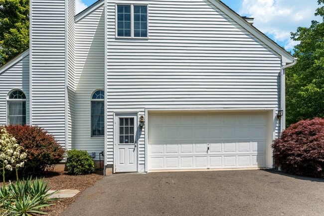 Photo - 2 Seminole Rd