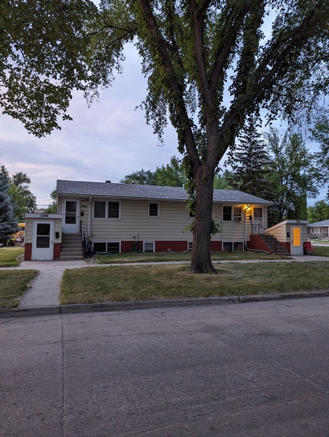 Building Photo - 1206 10th Ave S Unit 1206