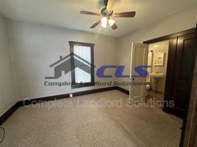 Photo - 1526 Woodley Ave