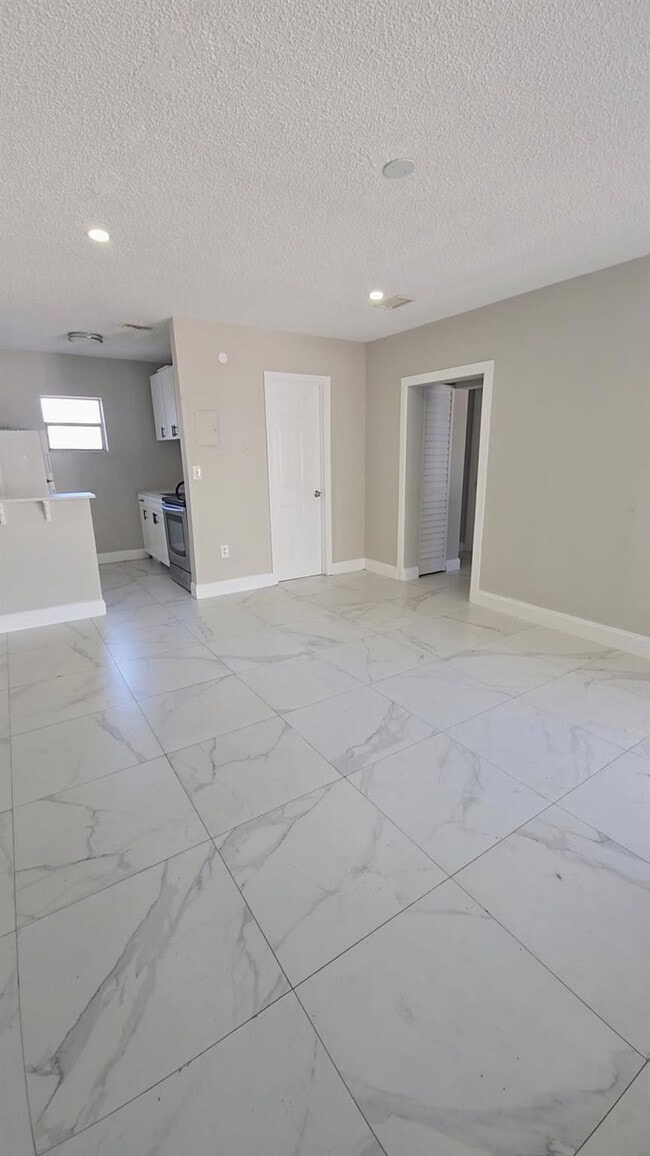 Photo - 616 NW 5th Ave Unit 2