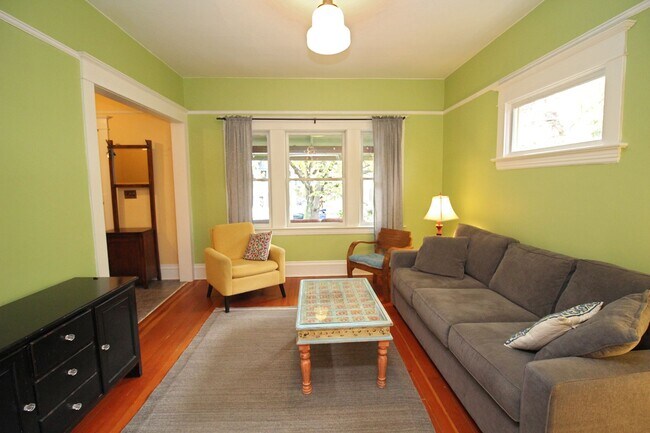 Photo - Delightful Remodeled Alberta Arts 3 Bed/2 ...