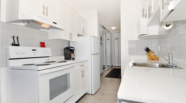 Building Photo - Central Plaza Unit 00607