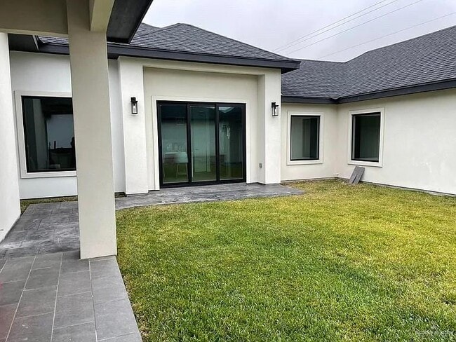 Photo - 8 St Honore Dr