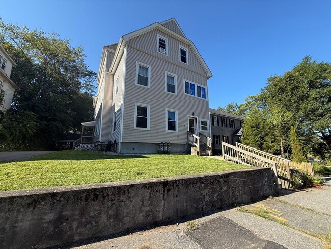 Building Photo - 35 Vinton St Unit 2