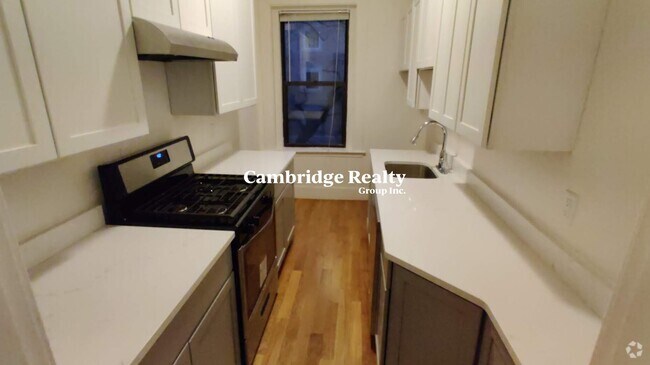 Building Photo - 641 Green St Rental