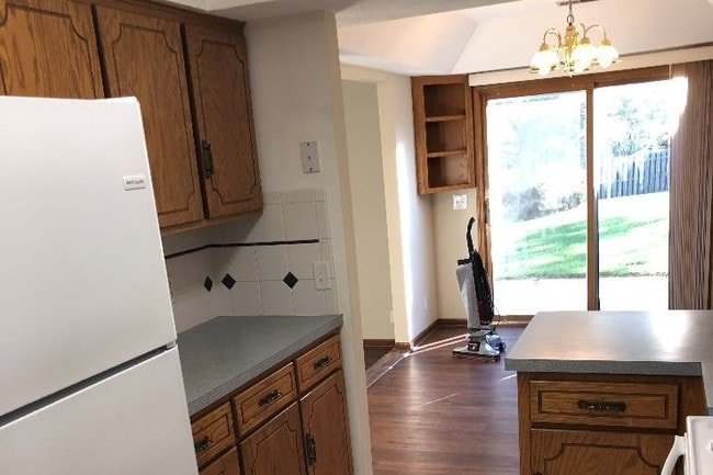 Kitchen looking into diningroom - 13305 Discovery Dr Unit 1