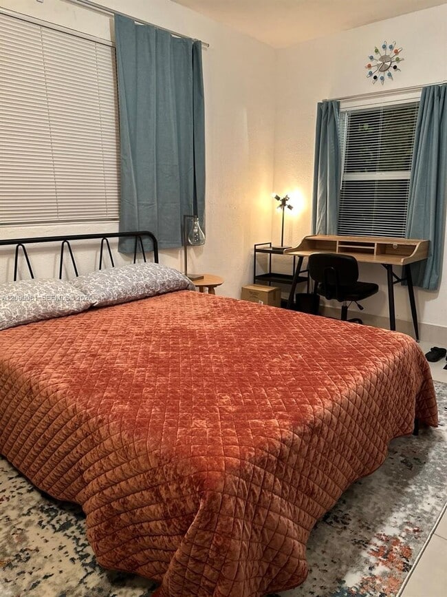 Photo - 1637 SW 16th St Unit B