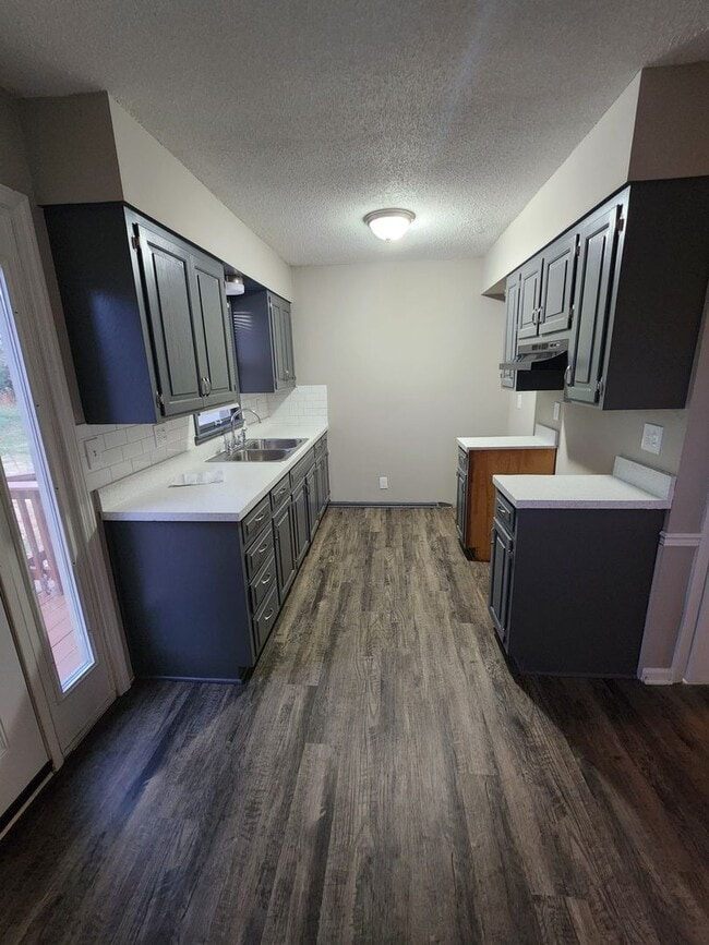 Photo - NO SECURITY DEPOSIT for OCTOBER MOVE IN! A...