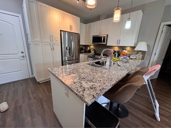 Photo - 6490 194 St Unit 6