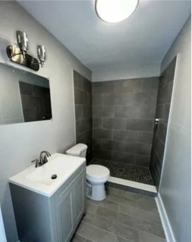 133 W 6th St