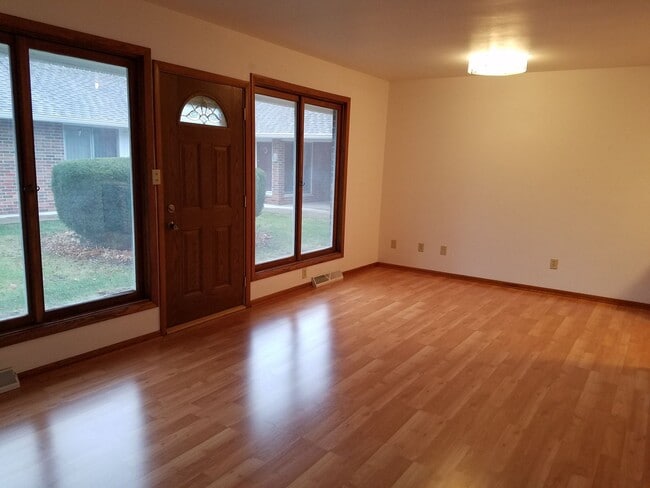 Building Photo - 2123 Crescent Dr Unit 2123-A