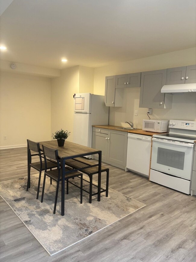 Building Photo - 19917 Knollcross Dr Unit Luxury basement apartment