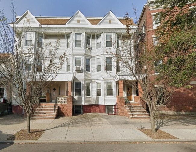 Building Photo - 47 Liberty Ave Unit 3