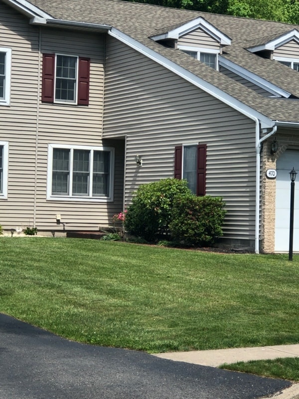 Photo - 470 Meadow Ln