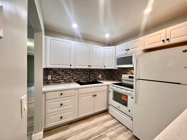 Photo - 176 Sussex I